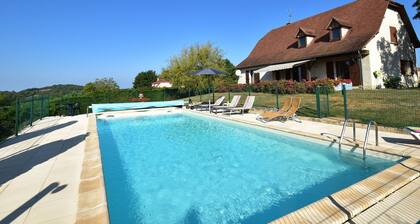 Comfortable Villa Near Alvignac With Private Swimming Pool and Stunning View