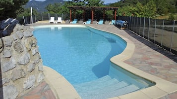 Kolam renang outdoor