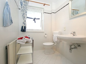 Apartment | Bathroom | Shower, towels - Modern Apartment in St Wolfgang im Salzkammergut Near Lake (St. Gilgen)