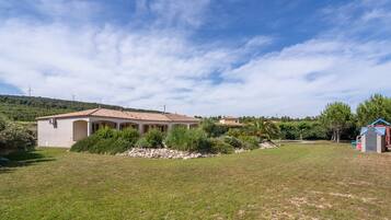Villa | Garden