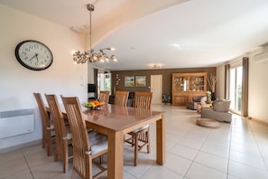 Villa | Dining - Stylish Villa With Terrace (Pouzols-Minervois)