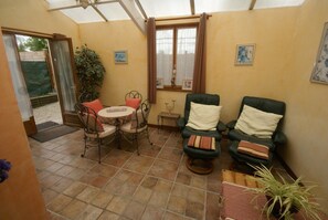 Balcony - Ravenoville Family Stay Near Beach (Sainte-Mere-Eglise)
