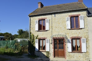 House | Exterior - Ravenoville Family Stay Near Beach (Sainte-Mere-Eglise)
