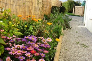 House | Garden - Ravenoville Family Stay Near Beach (Sainte-Mere-Eglise)