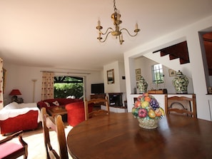Dining - Lovely Villa in Valbonne With Swimming Pool (Valbonne)