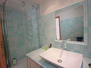 Villa | Bathroom | Bathtub - Lovely Villa in Valbonne With Swimming Pool (Valbonne)