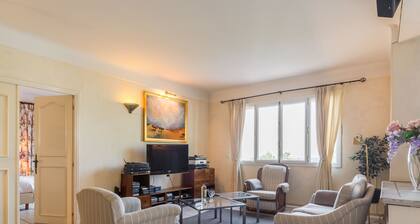 Spacious Villa in La Gaude With Swimming Pool