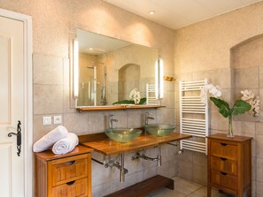 Villa | Bathroom | Bathtub - Spacious Villa in La Gaude With Swimming Pool (La Gaude)