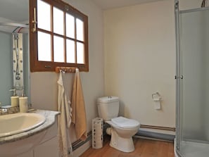 Villa | Bathroom | Shower - Pretty Villa in Caudies de Fenouilledes With Roofed Terrace (Caudies-de-Fenouilledes)