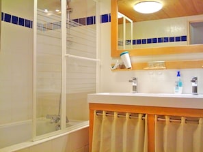 Chalet | Bathroom | Bathtub - Nice Chalet in Champagny-en-vanoise Near Ski Area (Champagny-en-Vanoise)