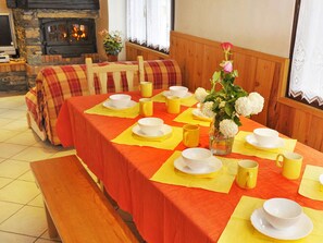 Dining - Nice Chalet in Champagny-en-vanoise Near Ski Area (Champagny-en-Vanoise)