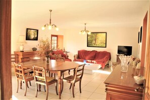 House | Living room - Historic Dordogne Escape (Loubejac)