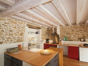 Cottage | Private kitchen - Cottage in Dordogne With Accessible Terrace (Roussines)