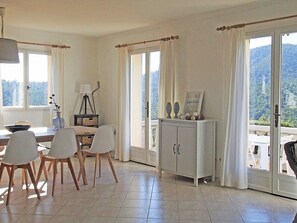 Dining - A Tastefully Furnished Villa With Private Pool, 8 km From the Mediterranean Sea (La Londe-les-Maures)