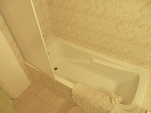 Villa | Bathroom | Combined shower/tub - A Tastefully Furnished Villa With Private Pool, 8 km From the Mediterranean Sea (La Londe-les-Maures)