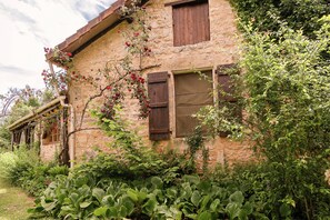 Cottage | Exterior - Holiday Home in Dordogne Near Lascaux Cave (Les Eyzies)