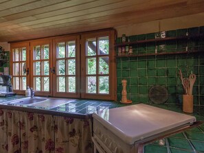 Cottage | Private kitchen - Holiday Home in Dordogne Near Lascaux Cave (Les Eyzies)