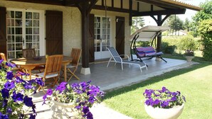 House | Balcony - Comfortable Detached Holiday Home With Delightful Garden in Southern France (Plaisance)
