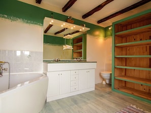 Bathroom - Spacious Family House With Lots of Privacy on 12 ha. Private Grounds (Saint-Germain-des-Pres)