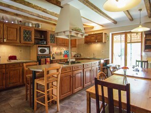 Private kitchen - Spacious Family House With Lots of Privacy on 12 ha. Private Grounds (Saint-Germain-des-Pres)