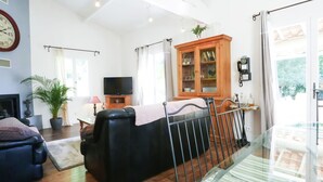 Dining - Lovely Villa in Buisson With Private Swimming Pool (Buisson)