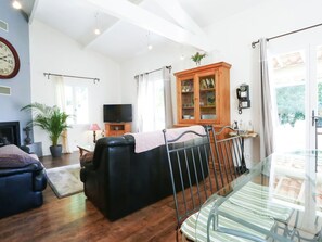 Dining - Lovely Villa in Buisson With Private Swimming Pool (Buisson)