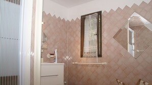 Unclassified image, 4 of 19, button - Charming Holiday Home in Draguignan With Swimming Pool (Draguignan)
