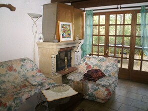 House | Living room - Charming Holiday Home in Draguignan With Swimming Pool (Draguignan)