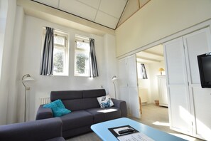 House | Living room - Quaint Holiday Home in Bergen aan Zee near Sea (Bergen aan Zee)