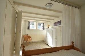 House | 3 bedrooms, bed sheets - Quaint Holiday Home in Bergen aan Zee near Sea (Bergen aan Zee)