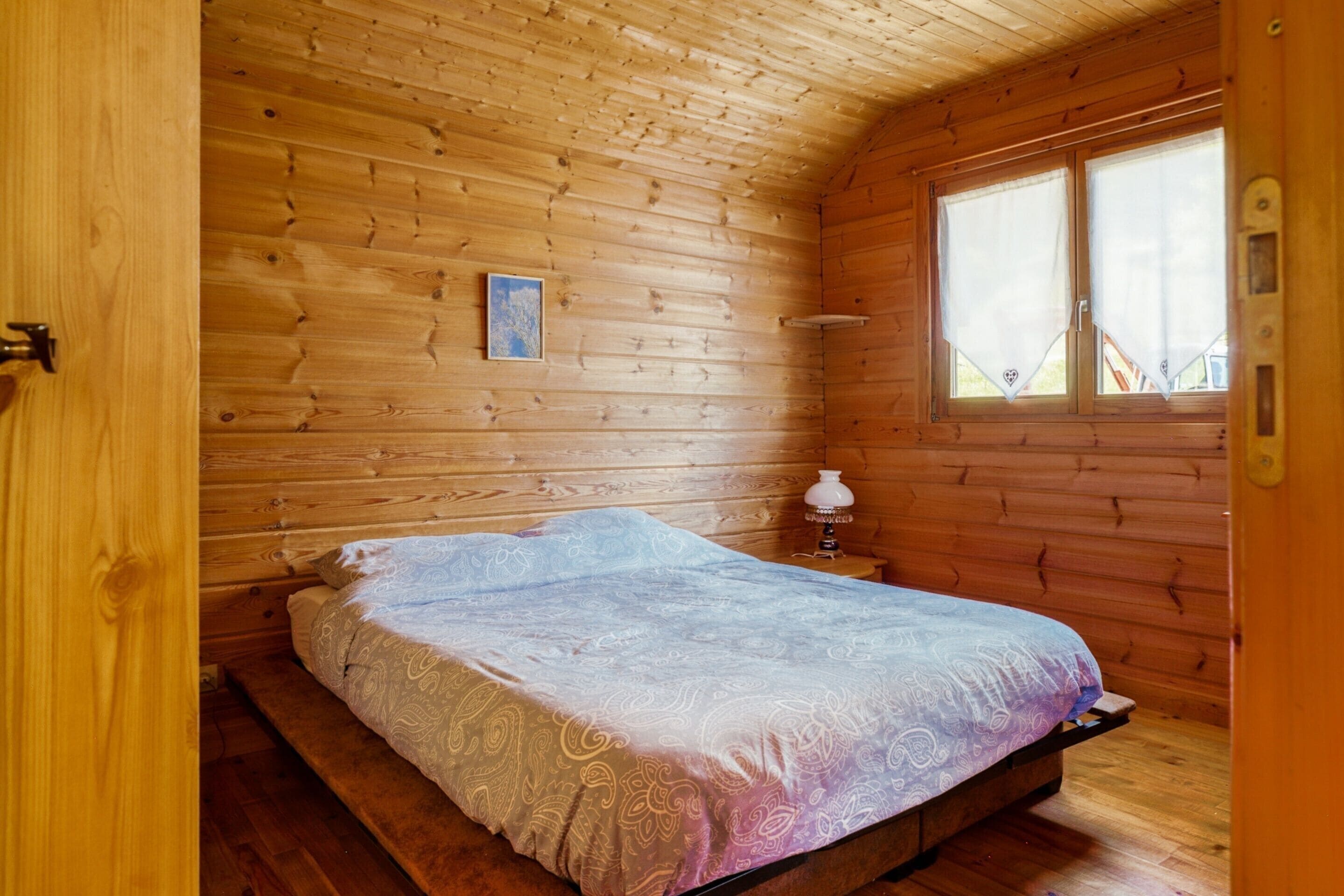 Chalet | 2 kamar tidur dan dilengkapi dengan perabotan berbeda-beda