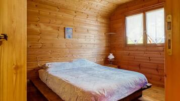 Chalet | 2 kamar tidur dan dilengkapi dengan perabotan berbeda-beda