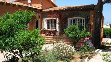 House | Outdoor dining