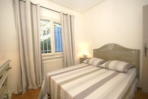 Room - Holiday Home in Var Near Beaches & Pool (Saint-Tropez)