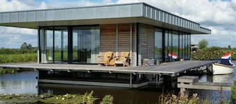 House Boat in Goengahuizen With Sauna