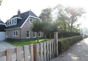 Exterior - Groet Villa Stay With Garden Views (Groet)