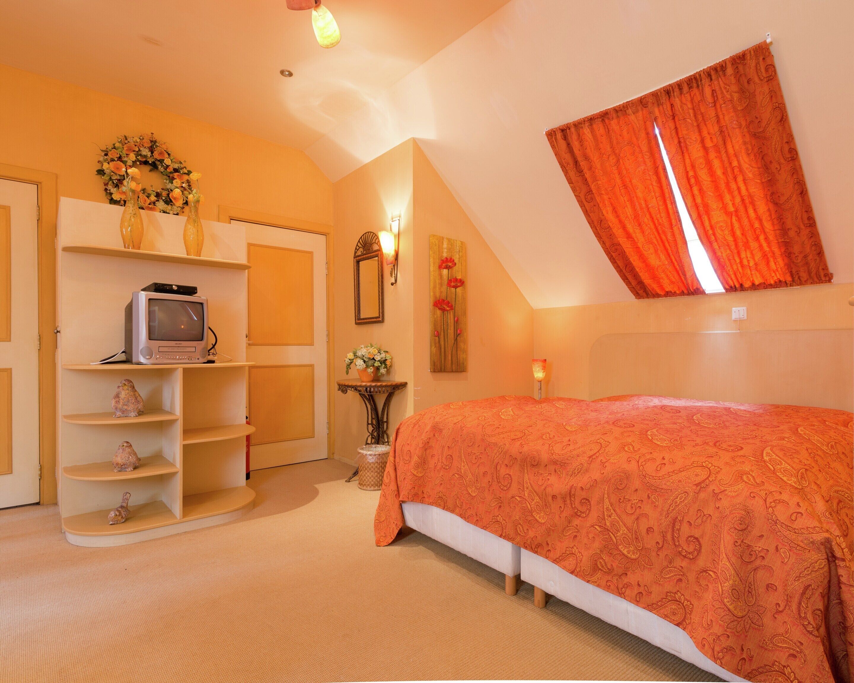 4 bedrooms, individually furnished