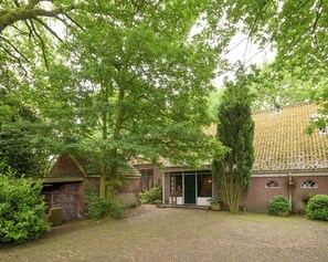 House | Exterior - Secluded Farmhouse in Balkbrug with Hot Tub (Balkbrug)