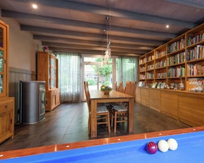 House | Games room - Secluded Farmhouse in Balkbrug with Hot Tub (Balkbrug)