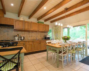 House | Private kitchen | Microwave, dishwasher, coffee/tea maker, highchair