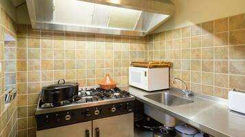 House | Private kitchen | Microwave, dishwasher, coffee/tea maker, high chair