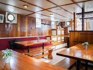 Dining - Lovely Boat in Rotterdam With Private Terrace (Rotterdam)