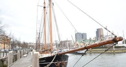 Lovely Boat in Rotterdam With Private Terrace