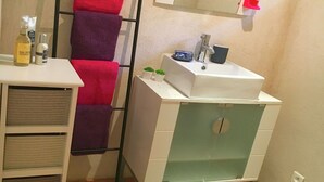 Cottage | Bathroom | Shower, towels - Graceful Cottage in Faucon With Terrace (Faucon)