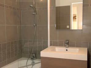 Apartment | Bathroom - Apartment Next to Europe's Highest Dune, in Pilat (La Teste-de-Buch)