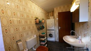 Unclassified image, 5 of 33, button - Beautiful Holiday Home in With Terrace, Garden and Barbecue (Noordwijkerhout)