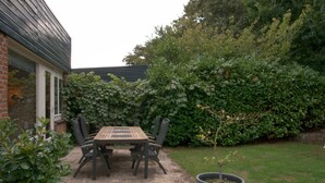 Unclassified image, 2 of 33, button - Beautiful Holiday Home in With Terrace, Garden and Barbecue (Noordwijkerhout)