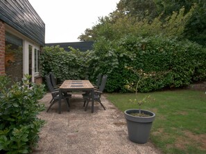 House | Balcony - Beautiful Holiday Home in With Terrace, Garden and Barbecue (Noordwijkerhout)