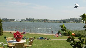 Unclassified image, 3 of 33, button - Beautiful Holiday Home in With Terrace, Garden and Barbecue (Noordwijkerhout)