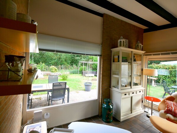 House | Living room - Beautiful Holiday Home in With Terrace, Garden and Barbecue (Noordwijkerhout)